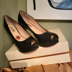 Gues patent peeptoe stiletto